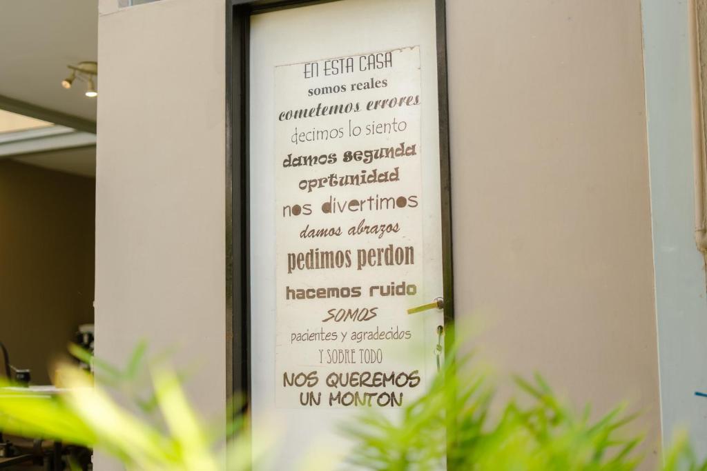 "Casa Amalia Apartamentos" Plaza Italia y Av Arístides a 50mts, lugar con jardín