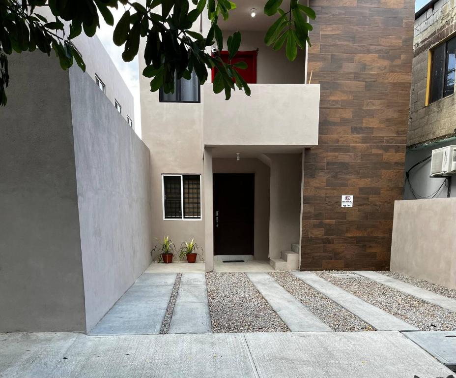 a building with a hallway and a door to a building at Departamento Paty in Tampico