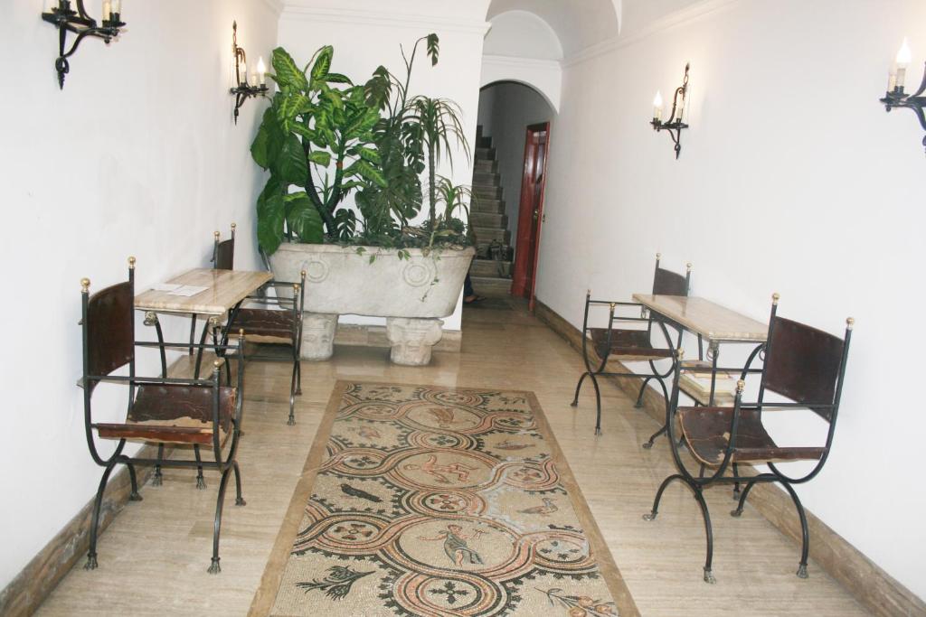 A seating area at Foro Romano Apartments A