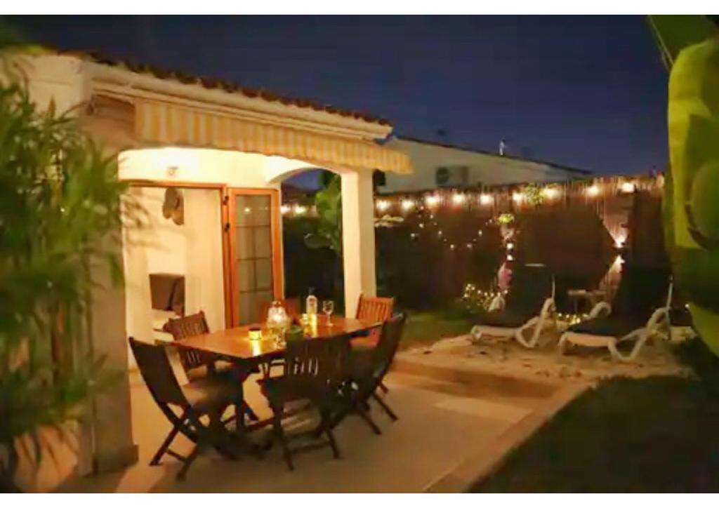 BuzzStays: 1-Bed Bungalow, Garden, Near Yumbo & Beach