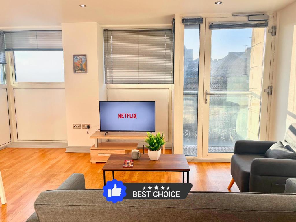 Bright York City Centre 2-Bed Apartment with View - Best Location in Town
