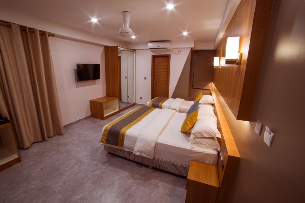 Postel nebo postele na pokoji v ubytování Kuredhi Beach Inn