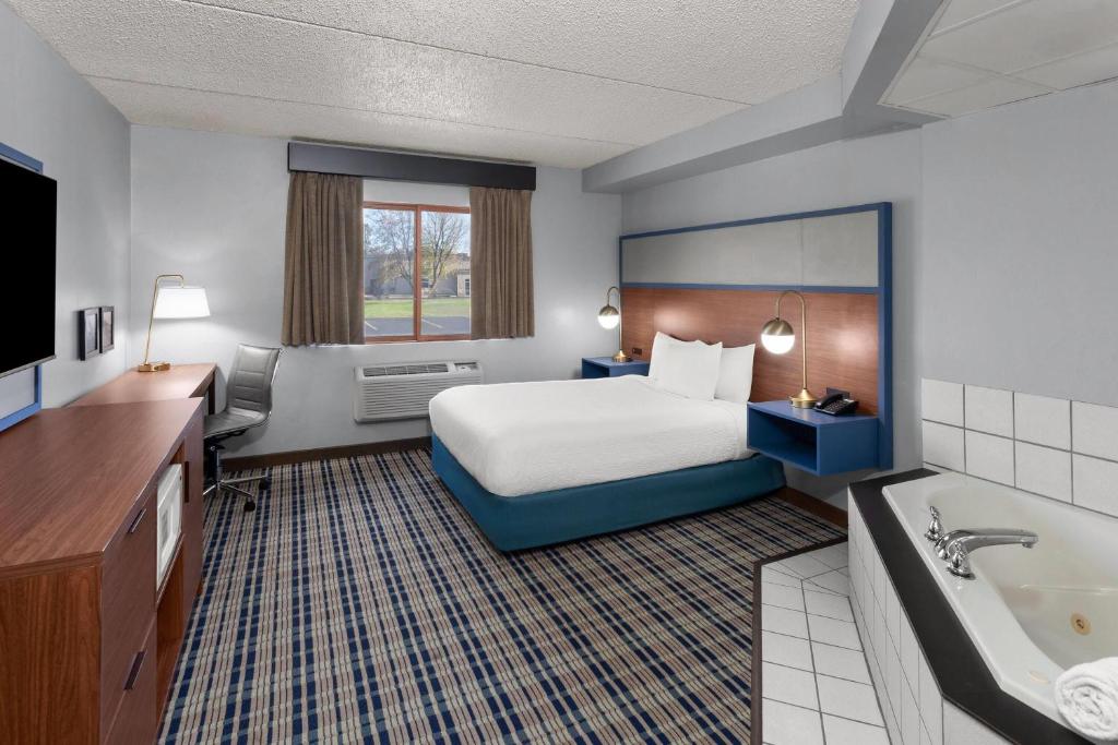 AmericInn by Wyndham Green Bay West photo