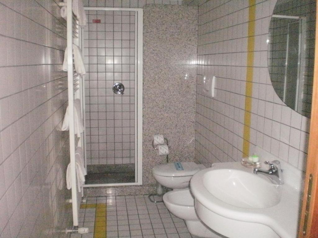 Koupelna v ubytování Hotel Serenella