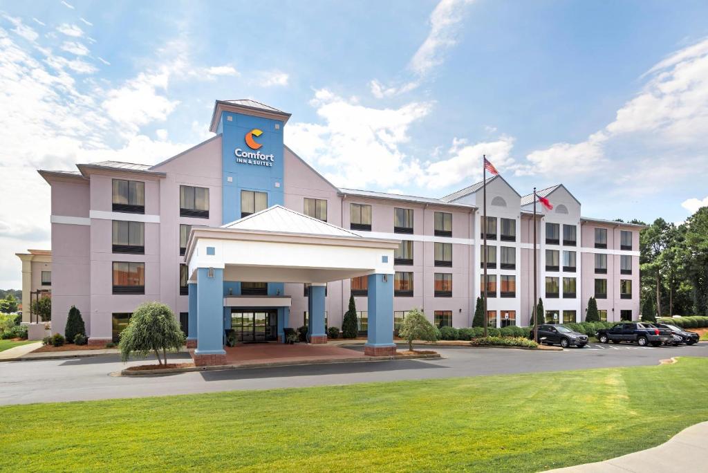 a rendering of the front of a hotel at Comfort Inn & Suites Carrollton in Carrollton
