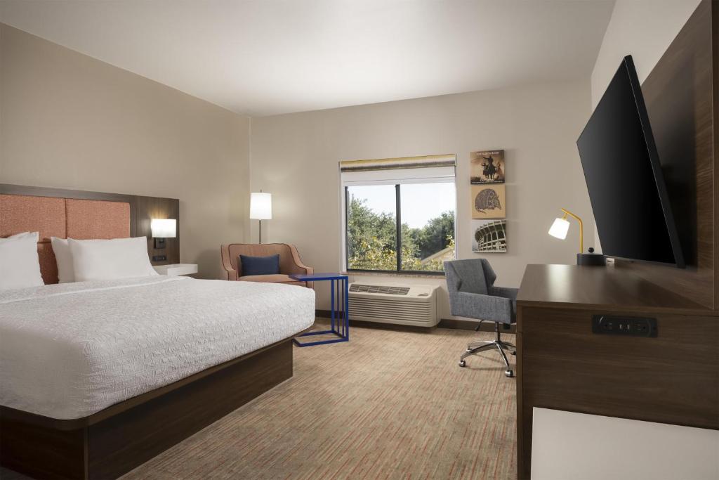 Hampton Inn & Suites - Mansfield - King Room With King Bed - Non-Smoking