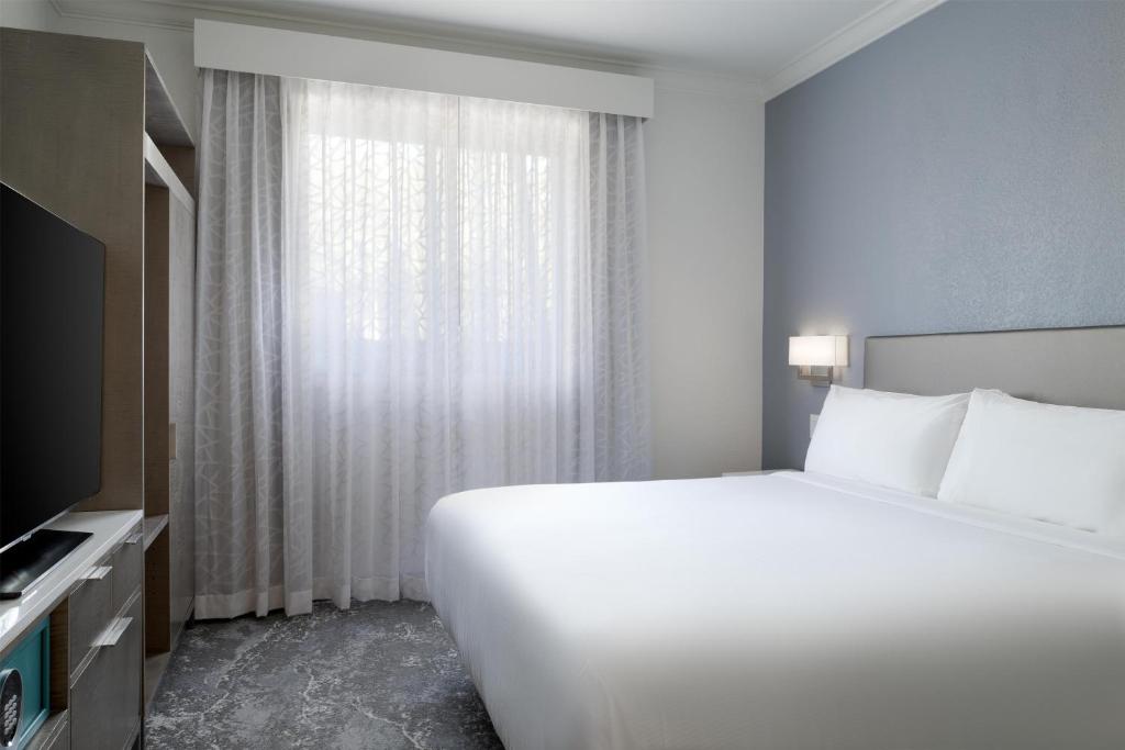Hilton Boca Raton Suites - 
