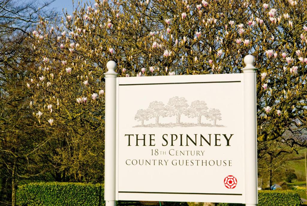 Een certificaat, prijs of ander document dat getoond wordt bij The Spinney
