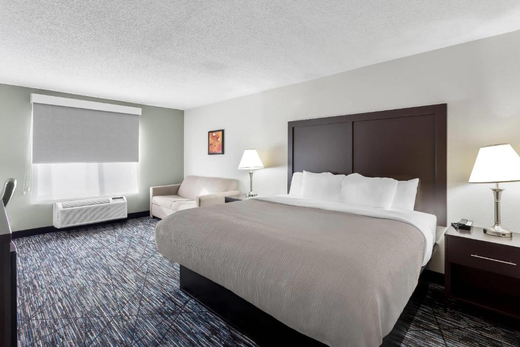Quality Inn & Suites Niles photo