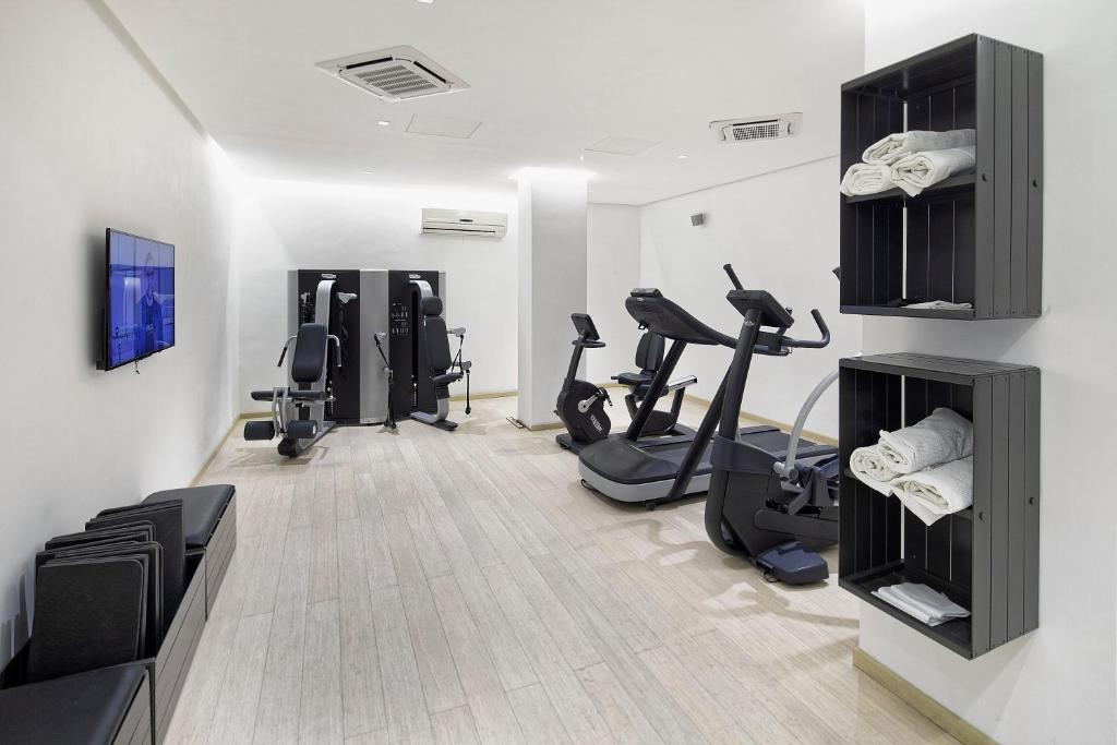 a gym with treadmills and exercise bikes in a room at Hotel Parco Smeraldo Terme in Ischia