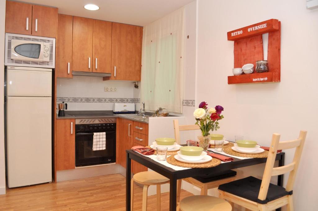 Una cocina o zona de cocina en bcn4days Apartments