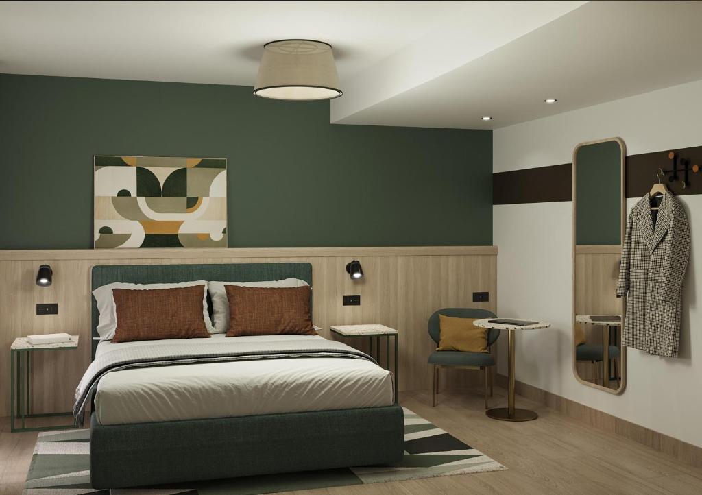 a bedroom with a bed and a green wall at BEST WESTERN Titian Inn Hotel Venice Airport in Tessera