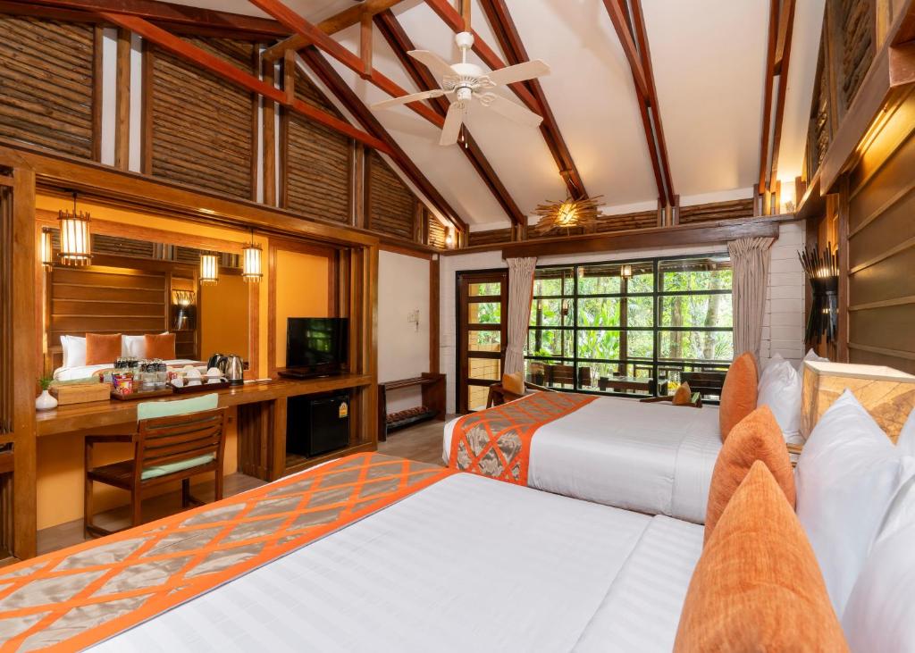 Home Phutoey River Kwai Hotspring & Nature Resort - Quadrupla Familiare Deluxe