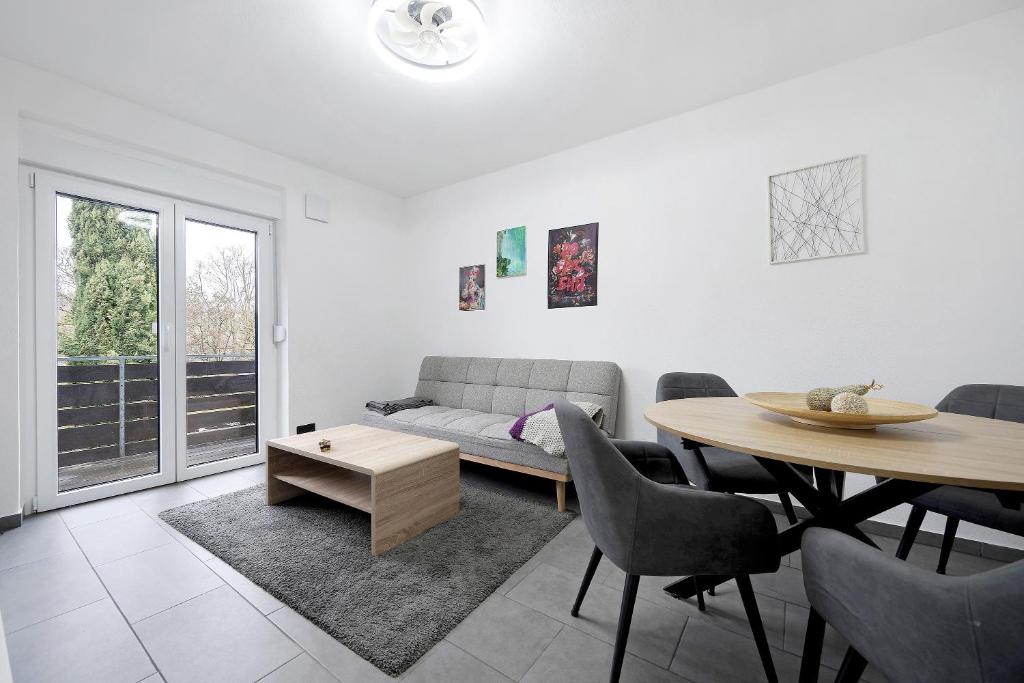 a living room with a couch and a table at Gemütliche und ruhige Wohnung in Stuttgart