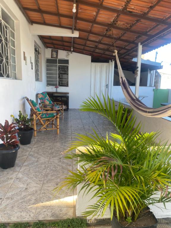 a patio with a hammock on a house at Pousada da Vânia in Vespasiano