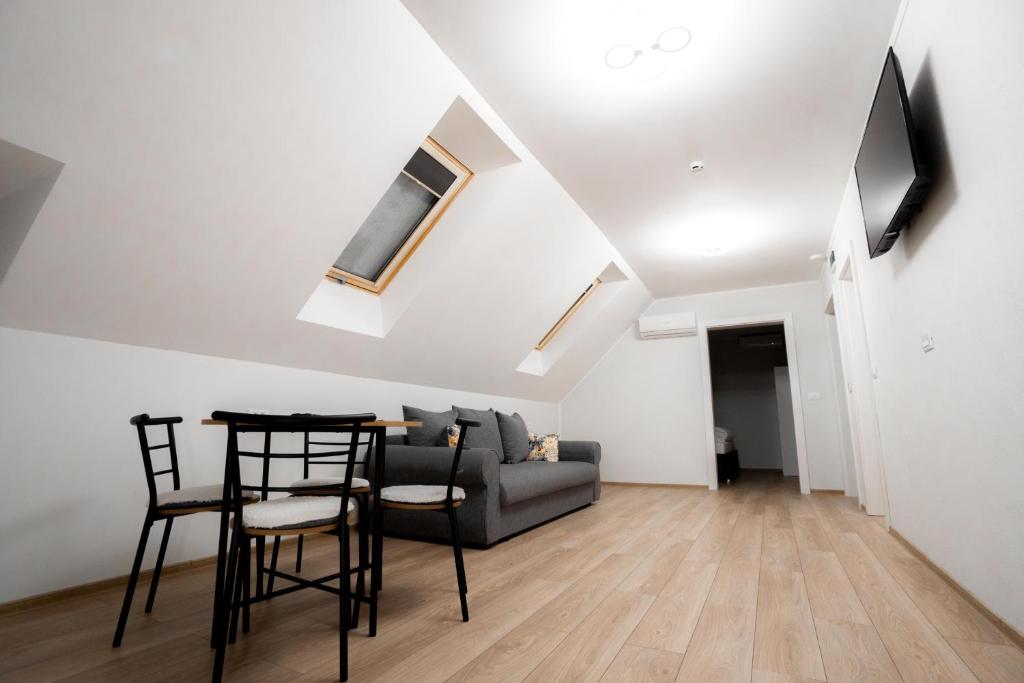 a living room with a couch and a table at Pensiunea 82 in Nădlac