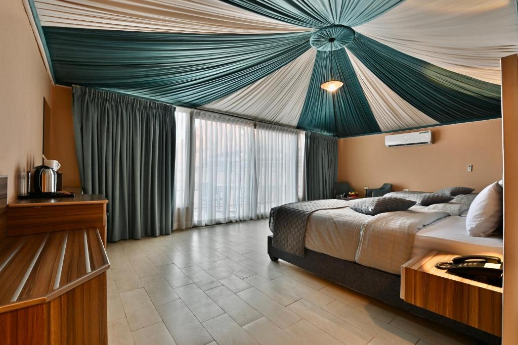 Mars Land Luxury Camp - Tienda Triple Panorámica