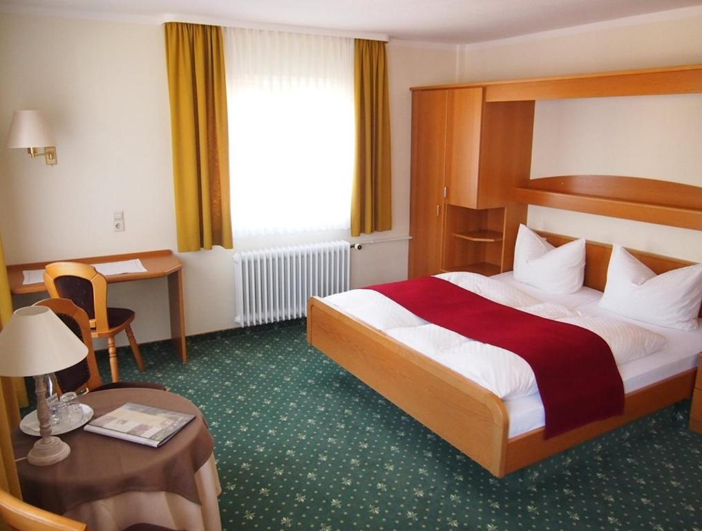 Postel nebo postele na pokoji v ubytování Hotel Fidelitas
