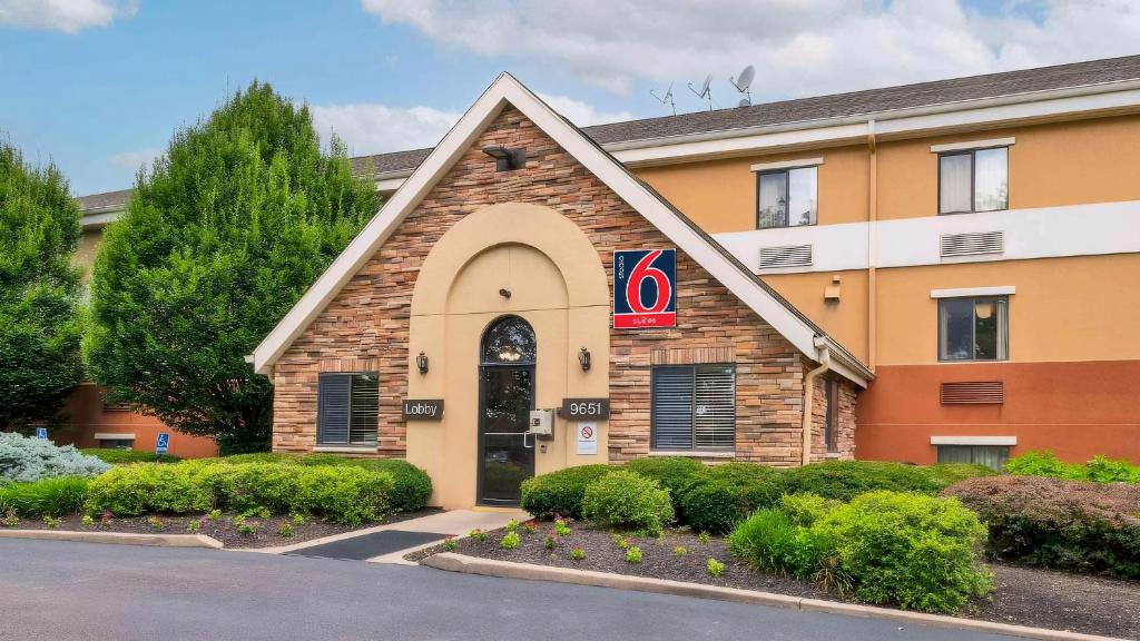 a building with a sign on the front of it at Studio 6 Extended Stay Fairfield, OH - Cincinnati in Fairfield