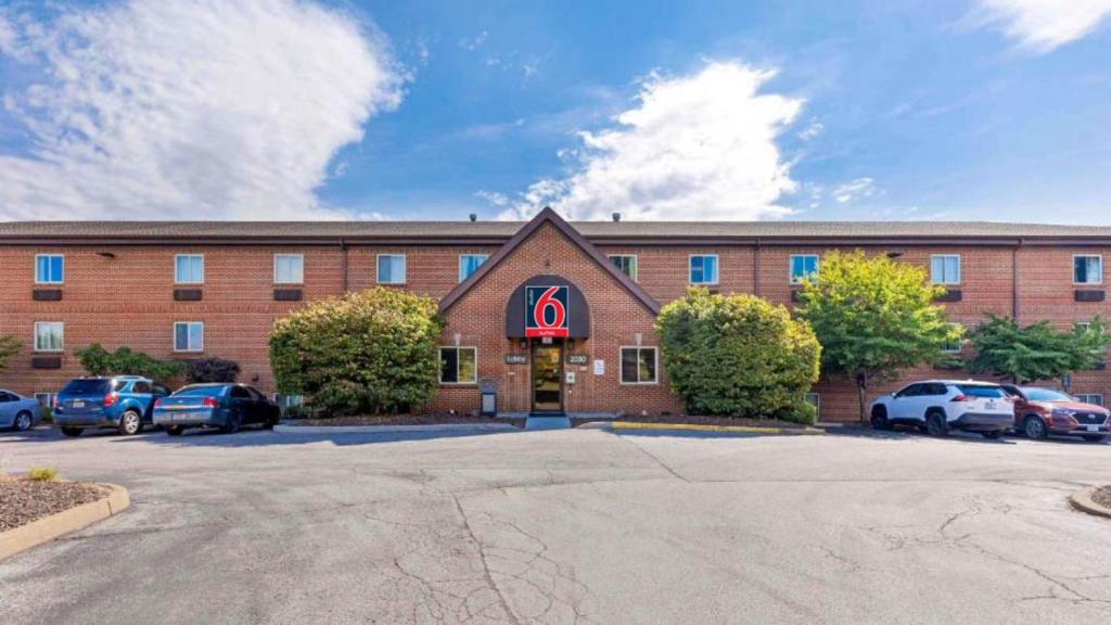 a large brick building with a delta sign on it at Studio 6 Extended Stay - St Louis, MO - Westport Craig Road in Maryland Heights