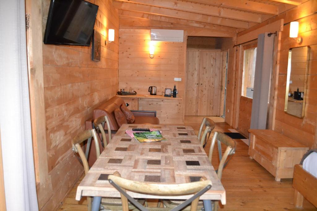 Les Cabanes Dans Les Bois Logis Hôtel - Family Cabin With Shower - 7 Persons