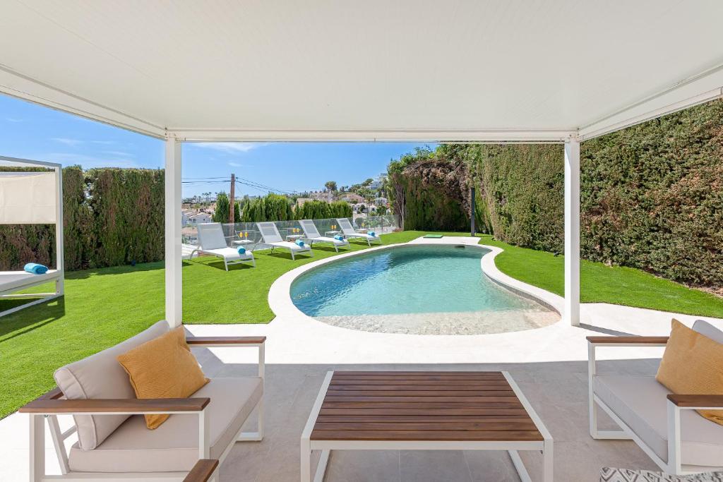 797 Holiday Rentals - Villa con piscina, jacuzzi y hermosas