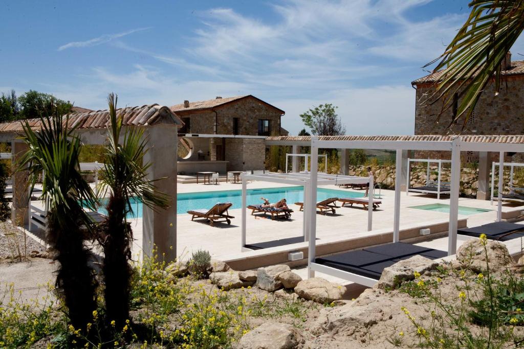 Bazén v ubytovaní Tuscany Forever Famiglia Apartments alebo v jeho blízkosti