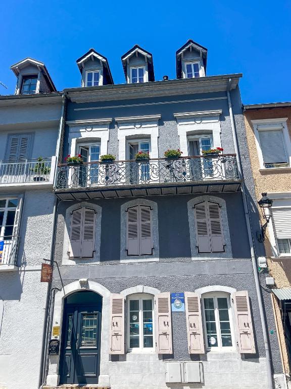 a building with a balcony on top of it at La Rose du Château in Lourdes