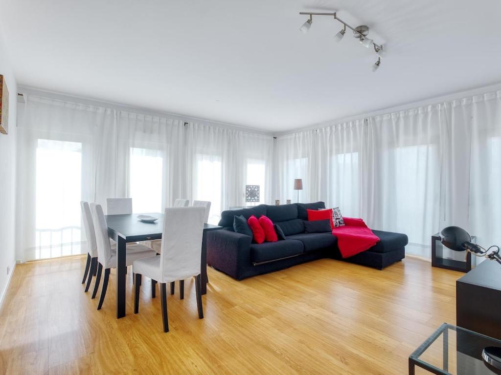 Vita Portucale ! Modern 2BR City Flat with Garage