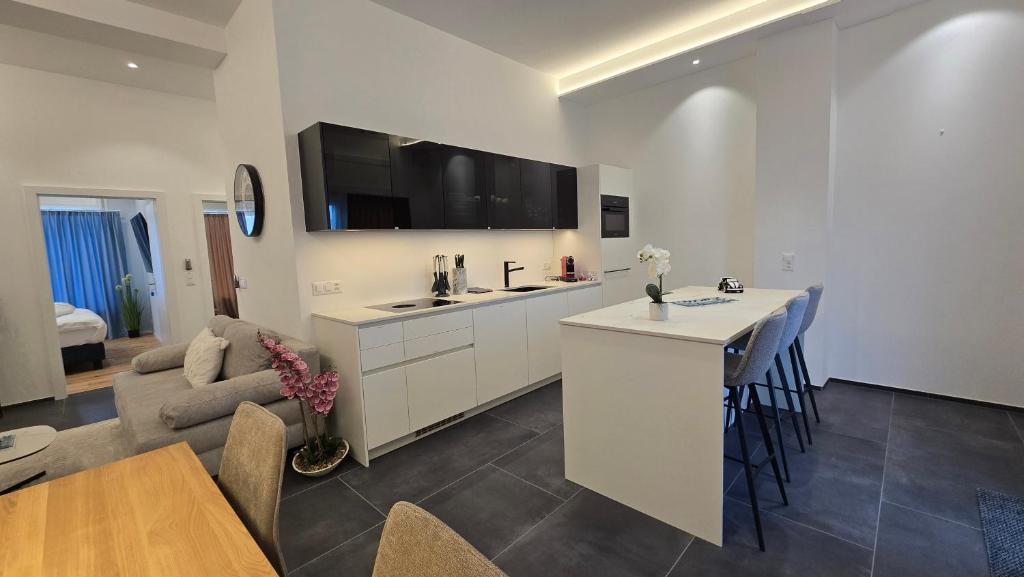 a living room with a kitchen with a bar and a couch at Apartment Local Uetendorf in Uetendorf