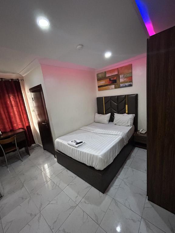 a bedroom with a large bed in a room at GTKATE Paradise Hotel in Ikeja