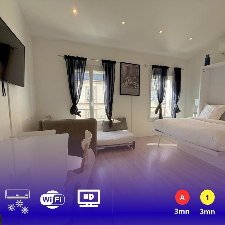 a bedroom with a bed and a couch and a tv at Rempart du Chateau-SV86 StudioVincennes in Vincennes