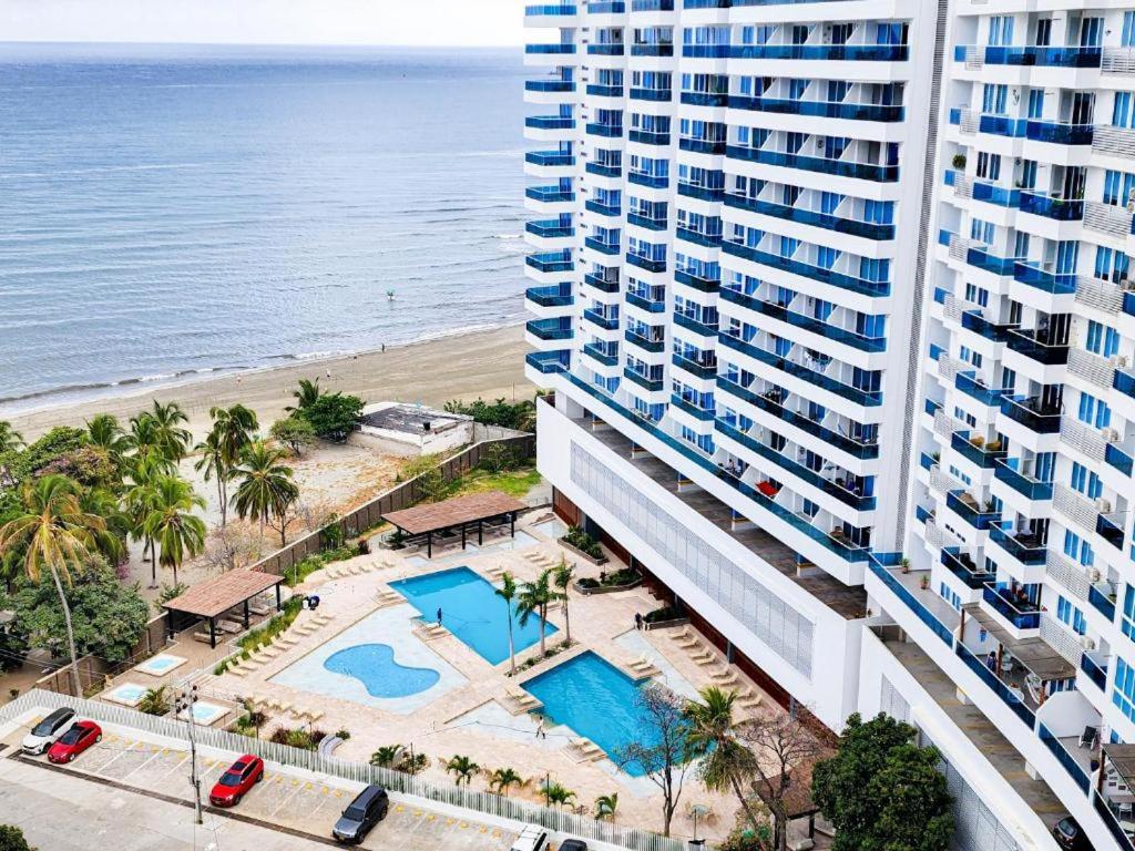 an aerial view of a building and the beach at Apartamento en Santa Marta frente al mar in Gaira