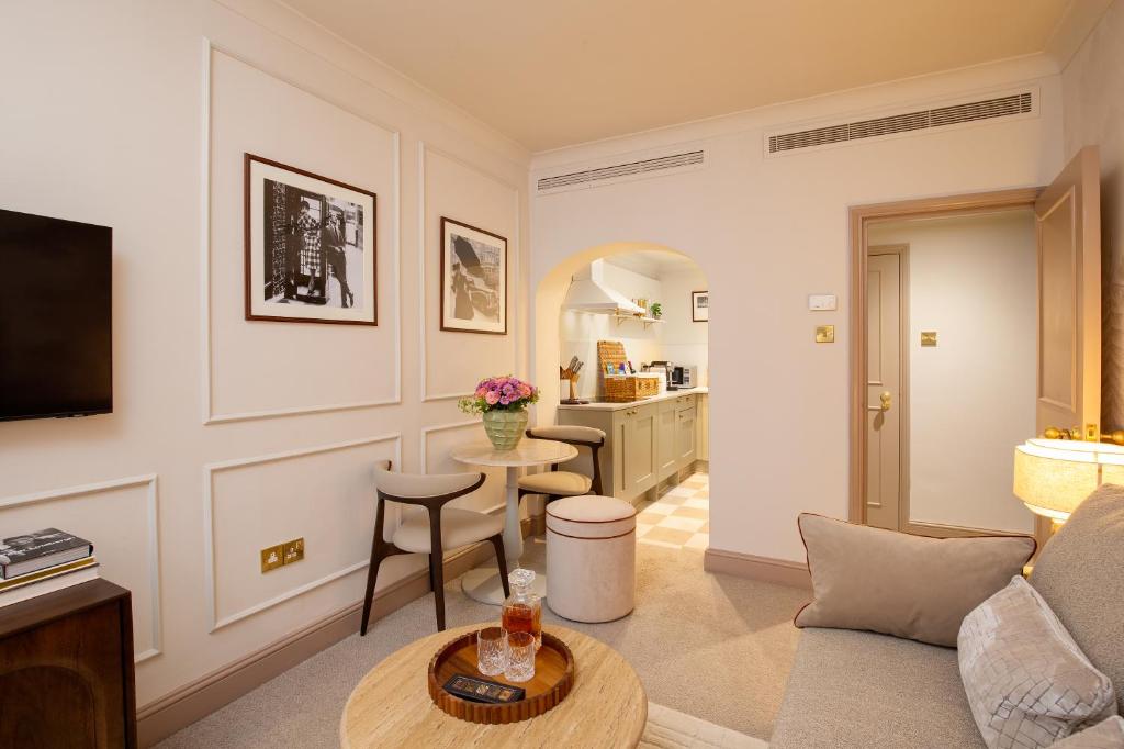 The Capital Hotel, Apartments & Townhouse - 