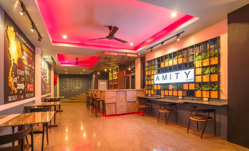 Lounge nebo bar v ubytování Amity Poshtel
