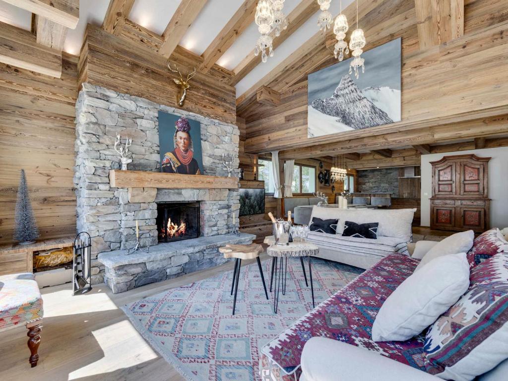 Chalet skis aux pieds avec piscine et sauna à Val-d'Isère