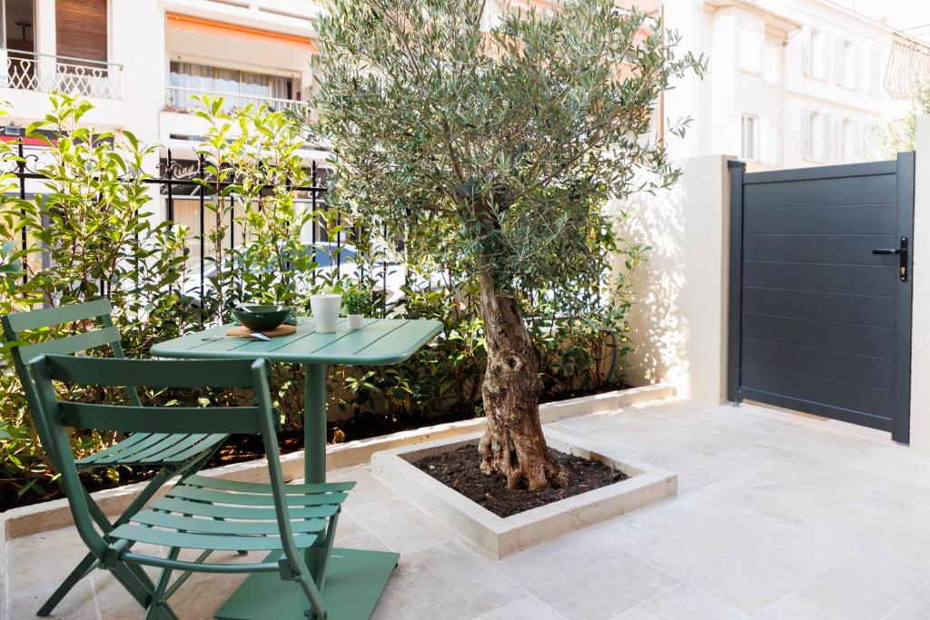 Suite Cigale Verte avec terrasse et patio à Antibes