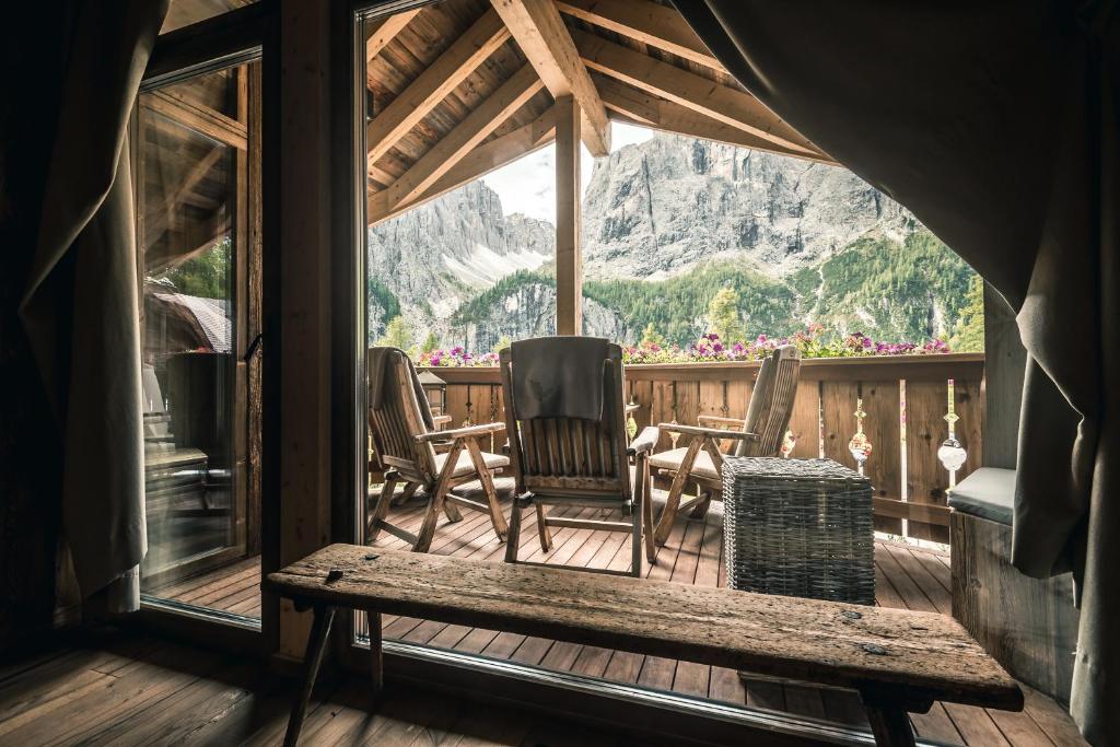 Nespecifikovaný výhled na hory nebo výhled na hory při pohledu z hotelu