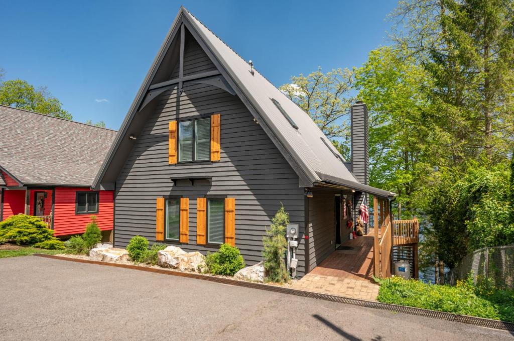 a black house with a gambrel roof at AAH Chalet by Railey Vacations in Oakland