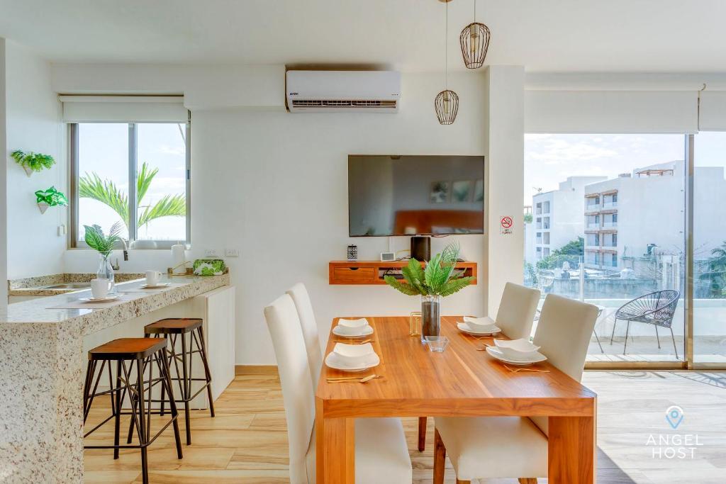 Private Oceanview Stay with Balcony & Rooftop Pool