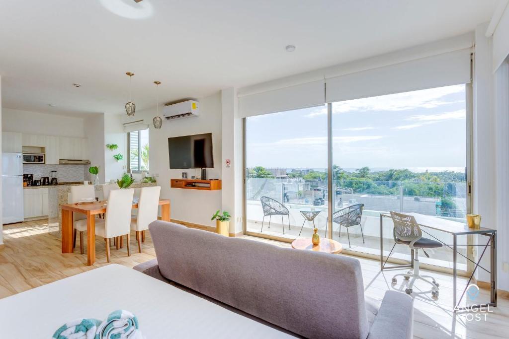 Private Oceanview Stay with Balcony & Rooftop Pool