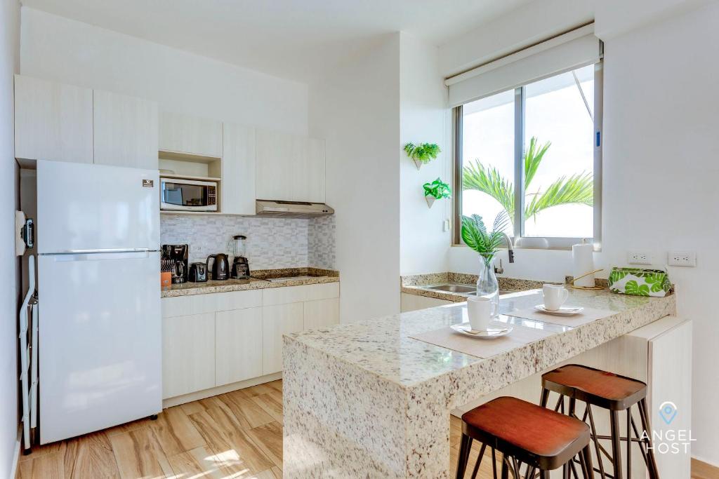 Private Oceanview Stay with Balcony & Rooftop Pool