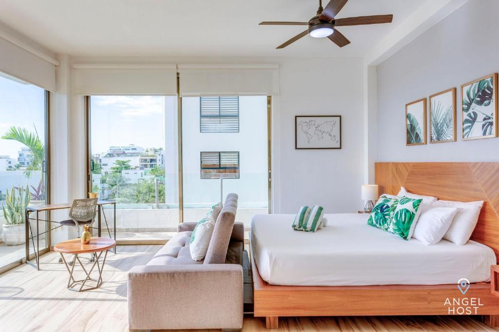 Private Oceanview Stay with Balcony & Rooftop Pool