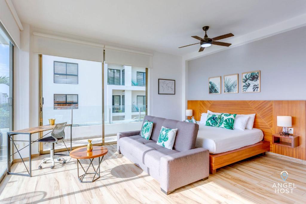 Private Oceanview Stay with Balcony & Rooftop Pool