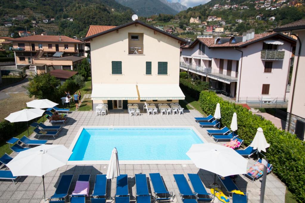 Nespecifikovaný výhled na hory nebo výhled na hory při pohledu z aparthotelu