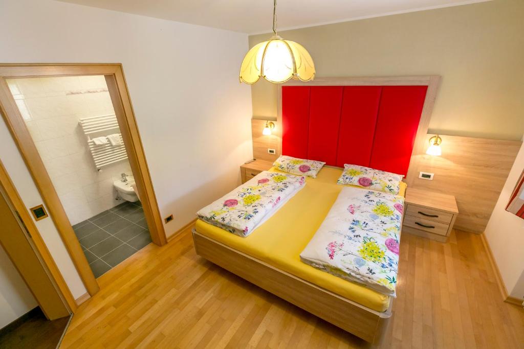 Łóżko lub łóżka w pokoju w obiekcie Apartments Diamant
