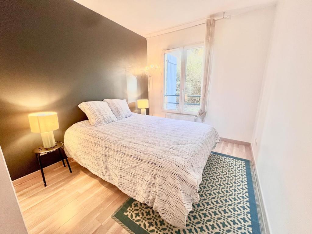 Sunny 2-room apartment, terrace, garden