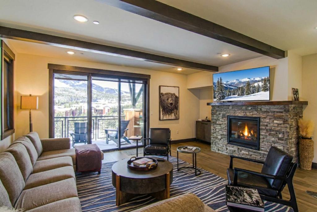 Big Sky Getaway Lone Peak Views Shared Hot Tub, Big Sky (updated prices ... - Large Marchhouses Views Shared Pension
