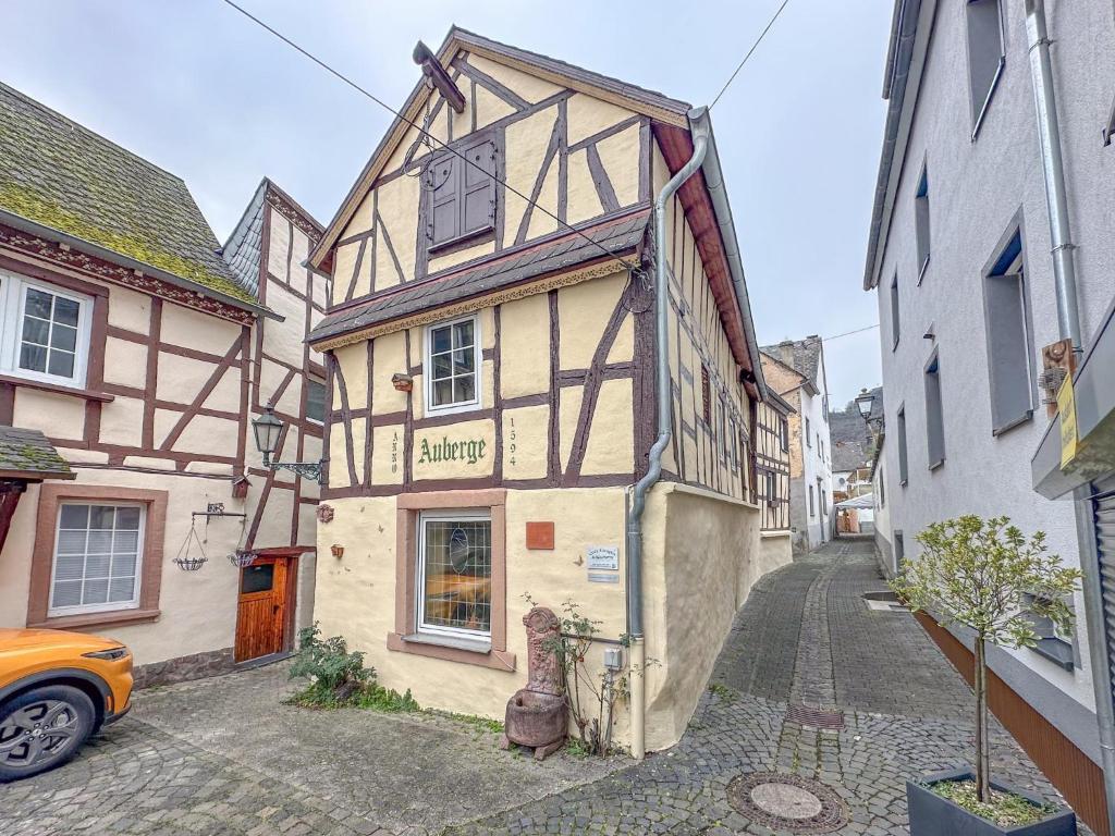 an old building in the middle of a street at Neef in Neef