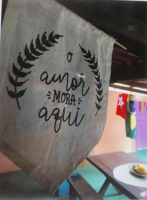 a bag with a sign that says a numnornoranu at EsPAÇO RUSTIK in Santa Cruz Cabrália